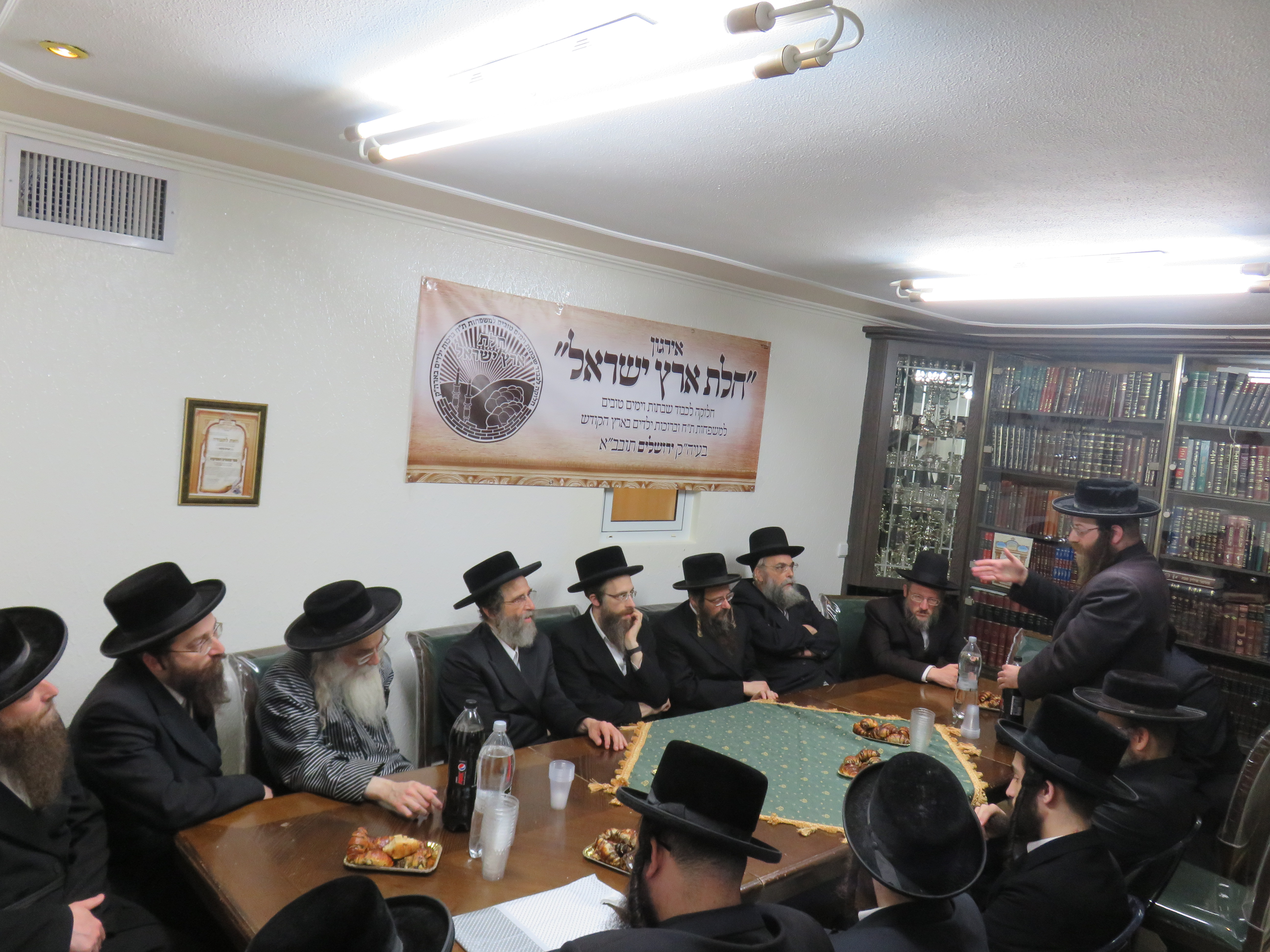 Meeting of Rabbanim to discuss Challahs Eretz Yisrael cause